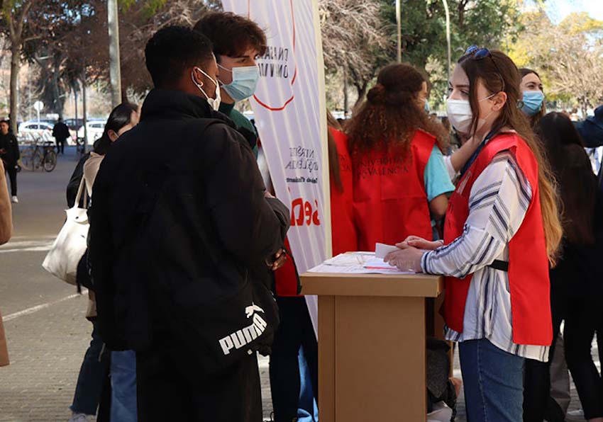 Mostrador al carrer per a la promoció de la donació de sang